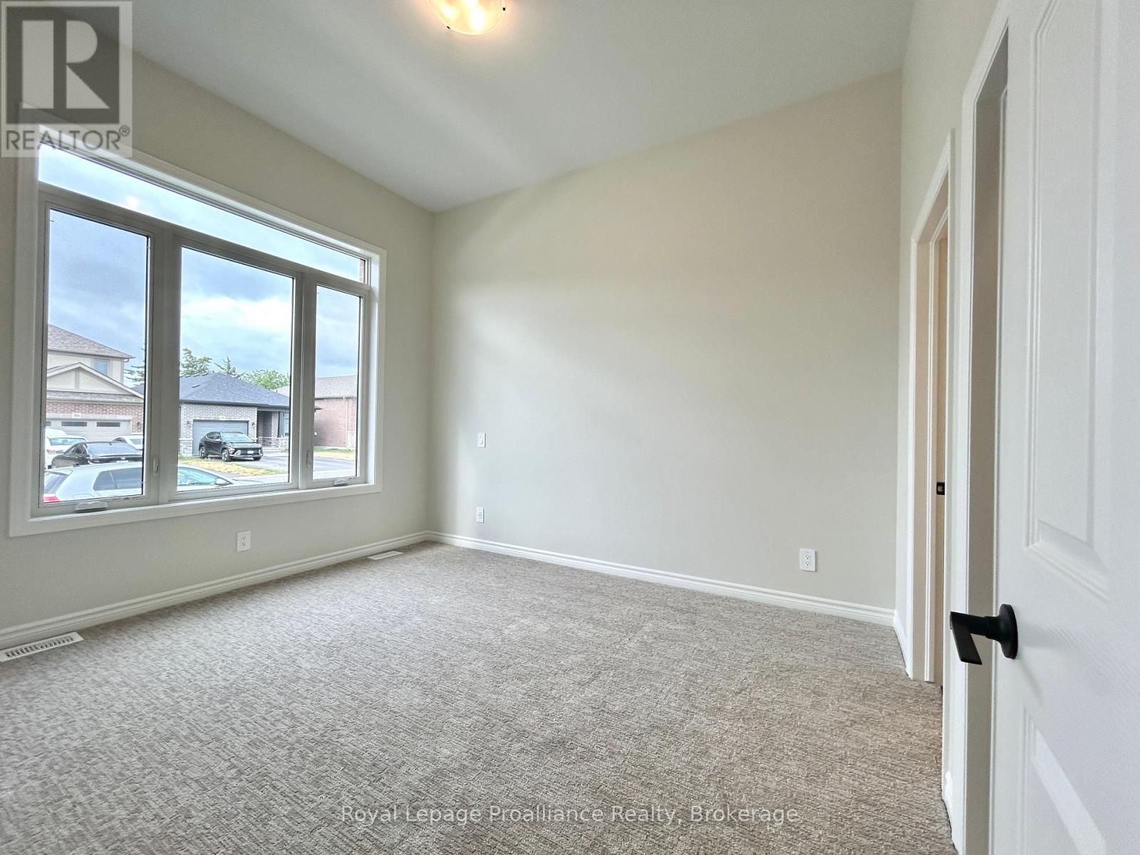 35 Athabaska Drive, Belleville, Ontario K8N 0T1 - Photo 3 - X13176446