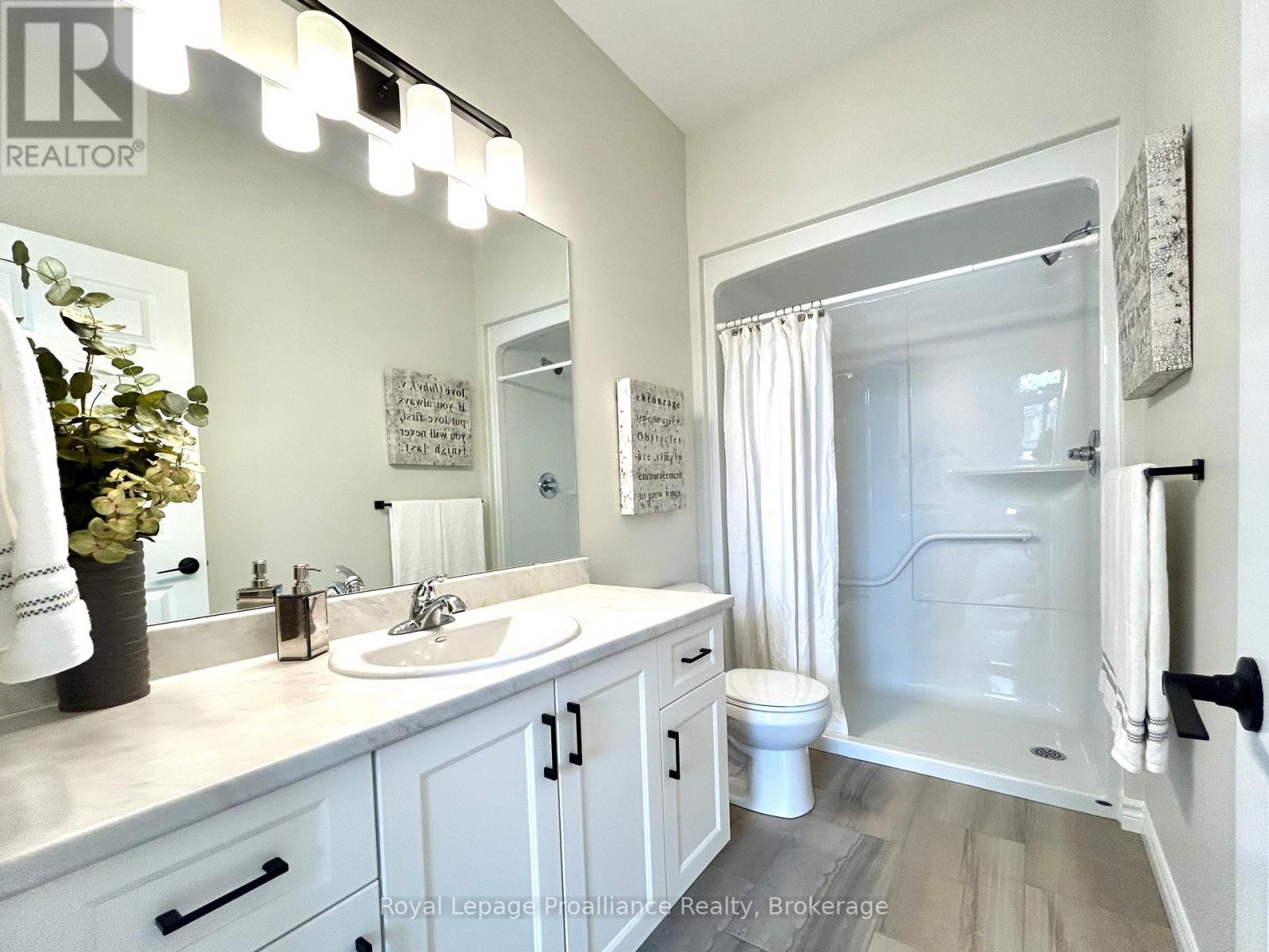 35 Athabaska Drive, Belleville, Ontario K8N 0T1 - Photo 4 - X13176446