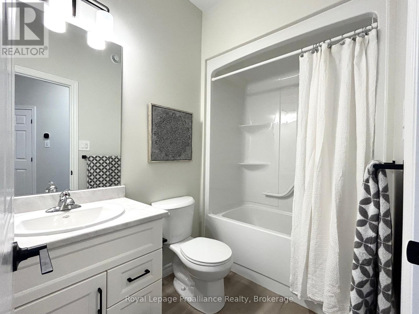 35 Athabaska Drive, Belleville, Ontario K8N 0T1 - Photo 8 - X13176446
