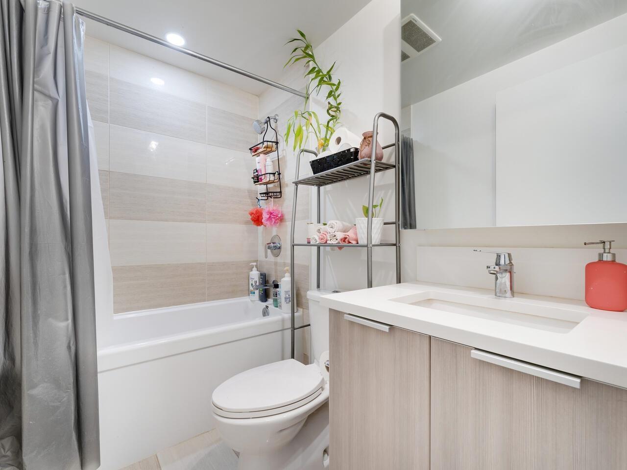 2311 13308 Central Avenue, Surrey, British Columbia  V3T 0M4 - Photo 6 - R3127995