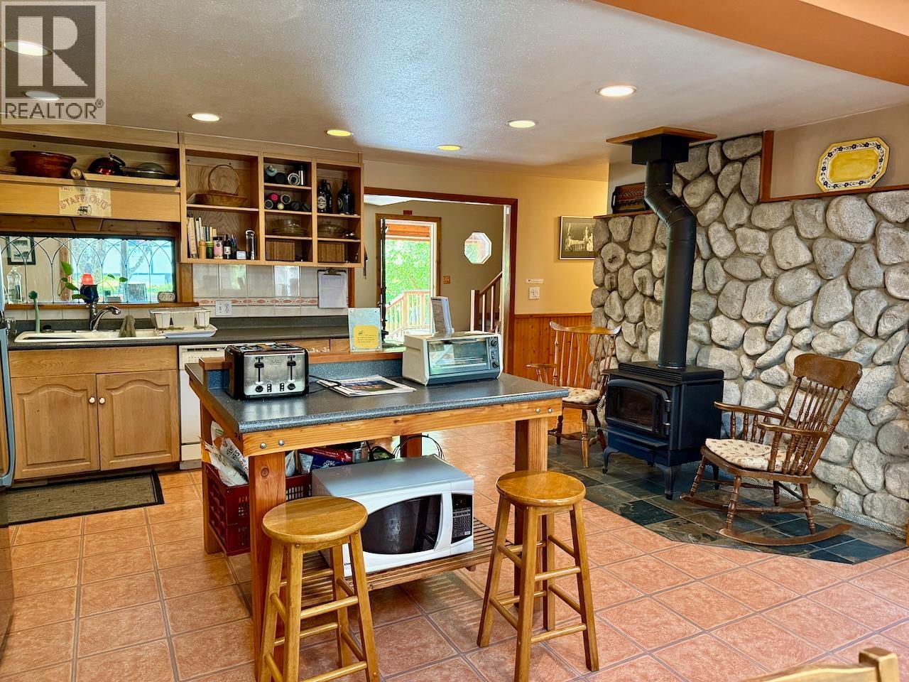 1261 Roberts Creek Road, Roberts Creek, British Columbia  V0N 2W2 - Photo 6 - R3122587