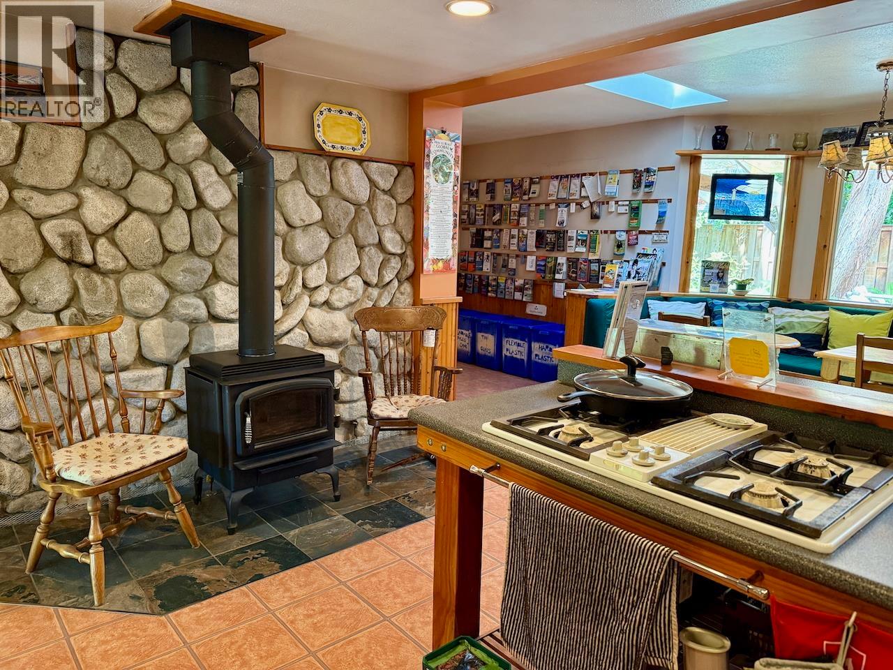 1261 Roberts Creek Road, Roberts Creek, British Columbia  V0N 2W2 - Photo 10 - R3122587