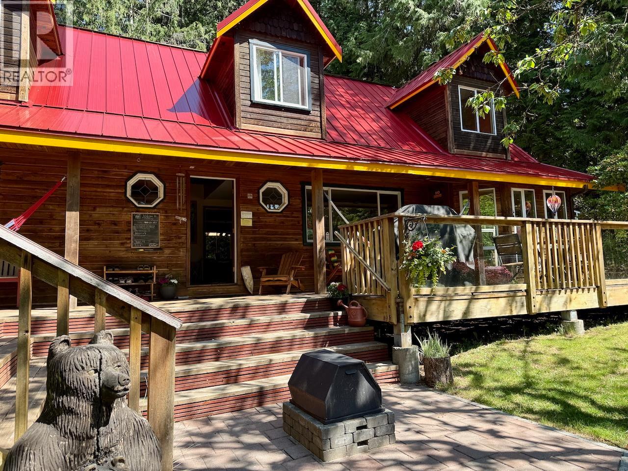 1261 Roberts Creek Road, Roberts Creek, British Columbia  V0N 2W2 - Photo 3 - R3122587
