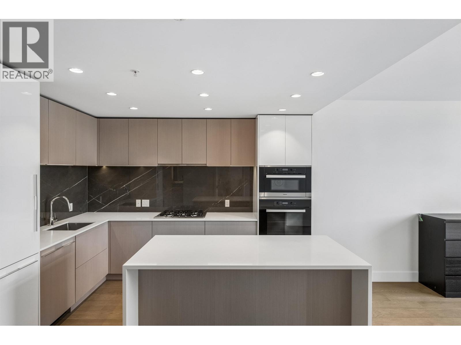 202 1675 Lions Gate Lane, Vancouver, British Columbia V7P 3B4 - Photo 7 - R3127487
