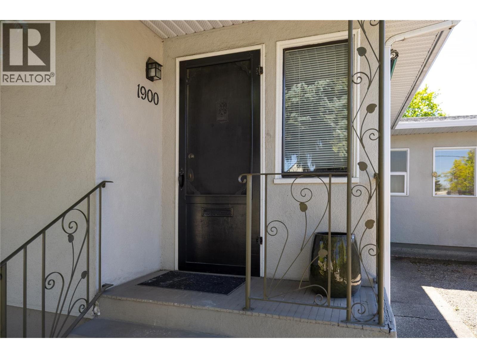 1900 37 Avenue, Vernon, British Columbia V1T 2W8 - Photo 2 - 10385246