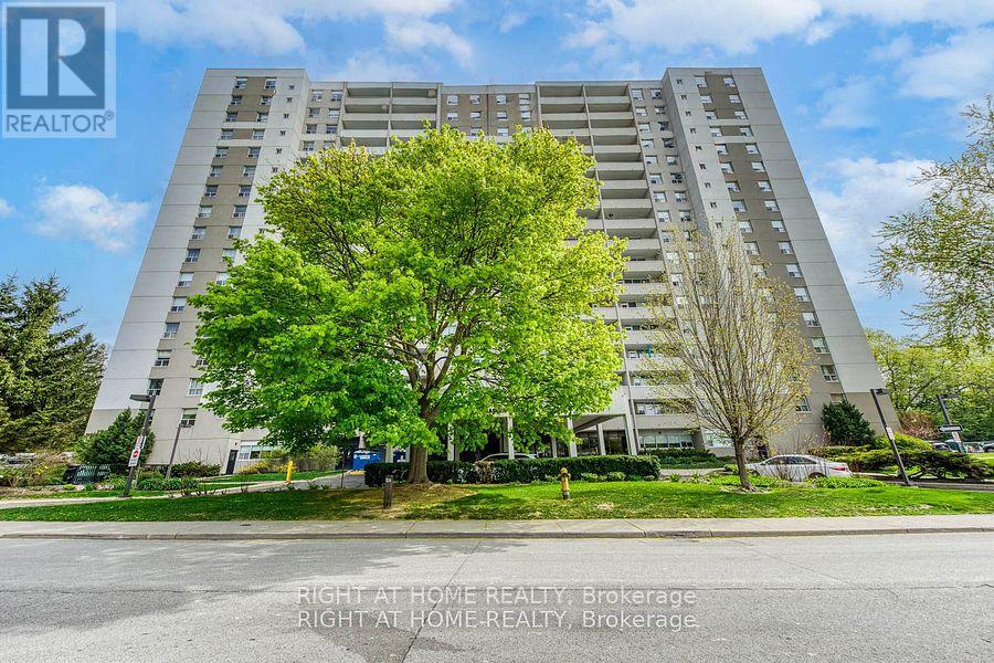 <div class="slider-price">$674,900</div><p>304 - 45 Southport Street, Toronto, Ontario</p>