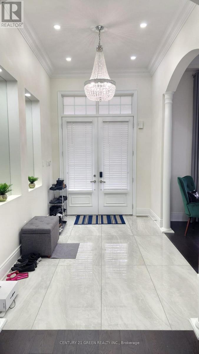 Main - 12 Royal West Drive, Brampton, Ontario  L6X 2X3 - Photo 4 - W13176270