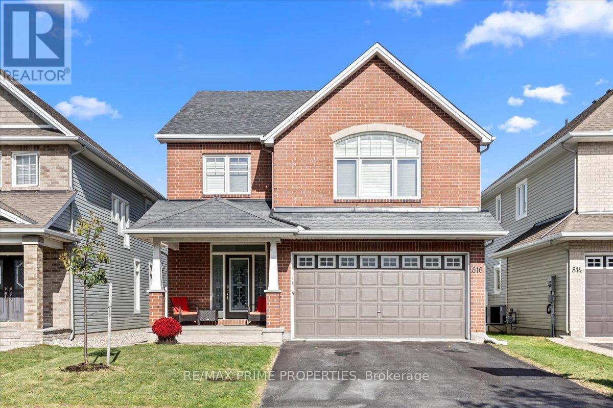 816 AZURE STREET, Ottawa, Ontario