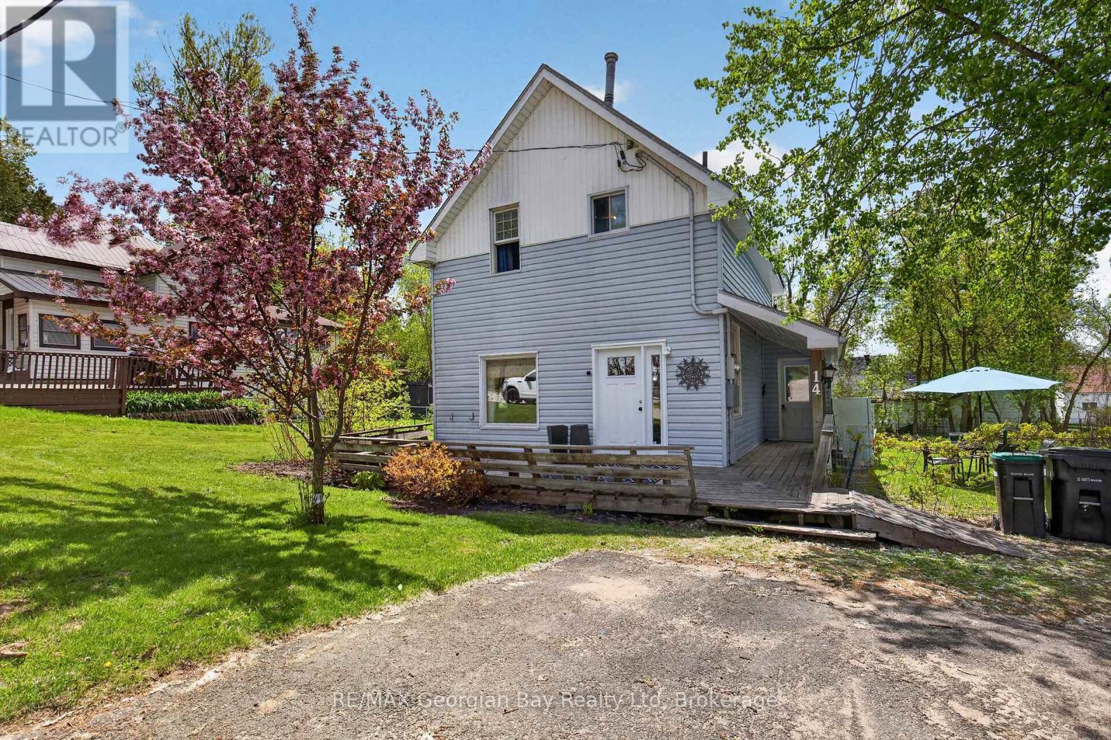 14 Centre Street, Penetanguishene, Ontario  L9M 1P1 - Photo 1 - S13176534