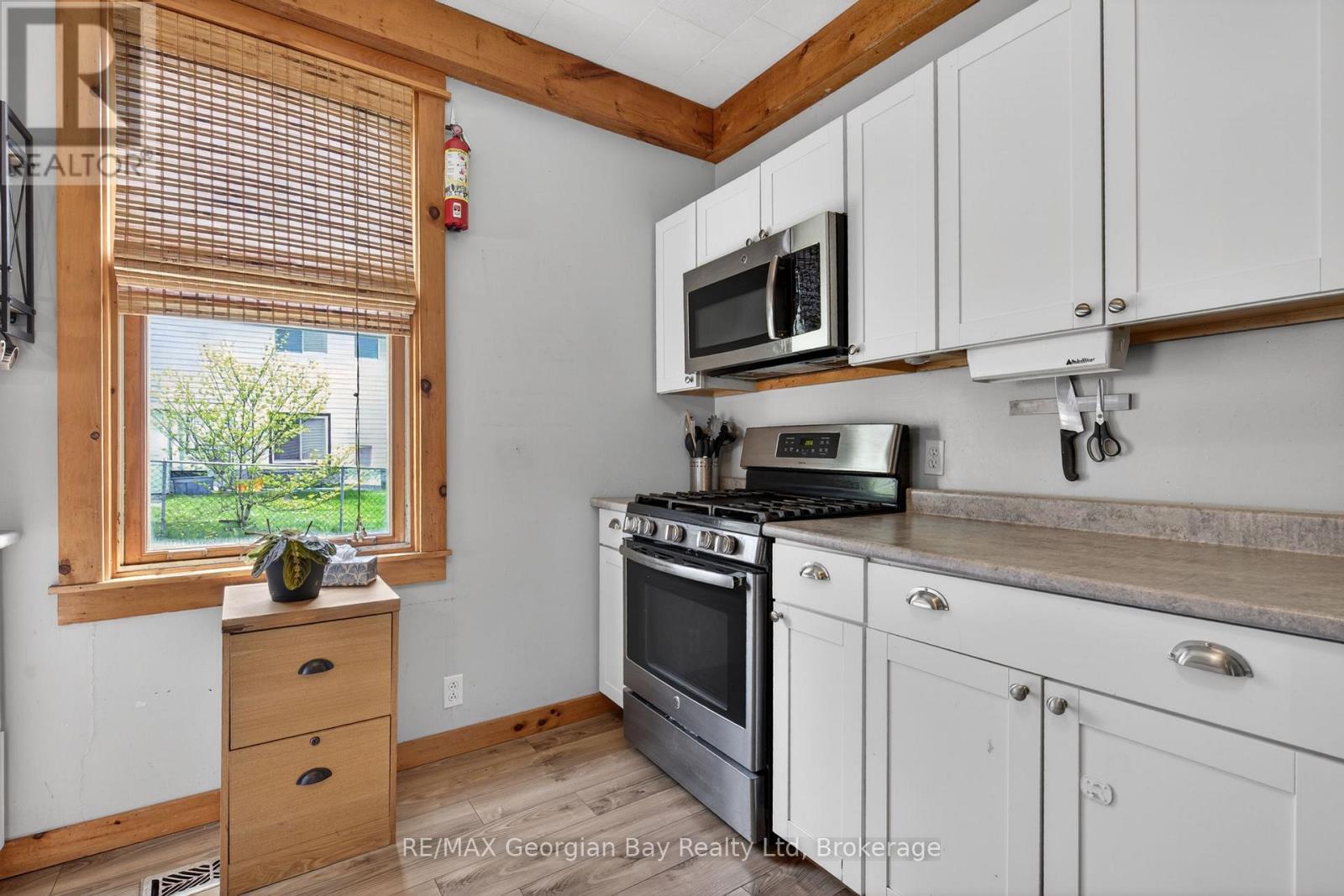 14 Centre Street, Penetanguishene, Ontario  L9M 1P1 - Photo 9 - S13176534