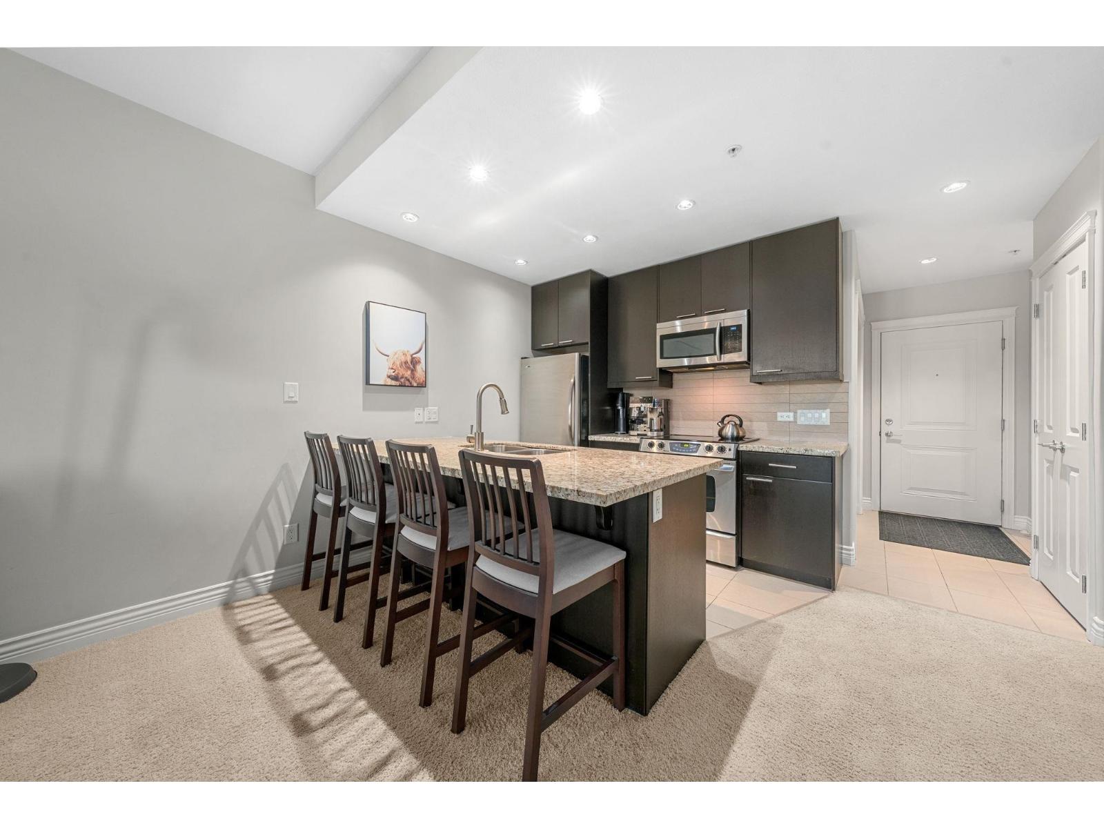 203 2970 King George Boulevard, Surrey, British Columbia  V4P 0E6 - Photo 3 - R3109455