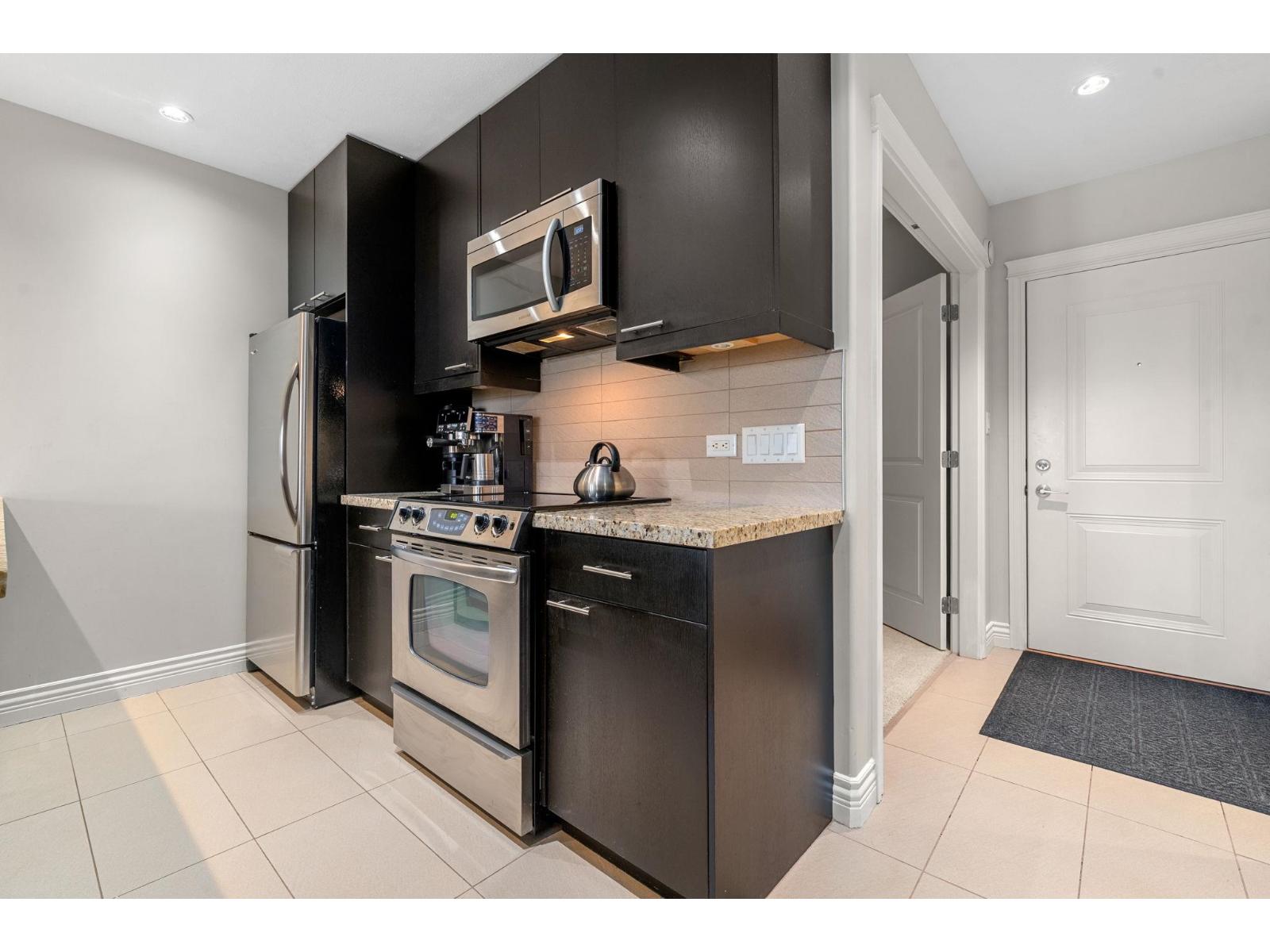 203 2970 King George Boulevard, Surrey, British Columbia  V4P 0E6 - Photo 4 - R3109455