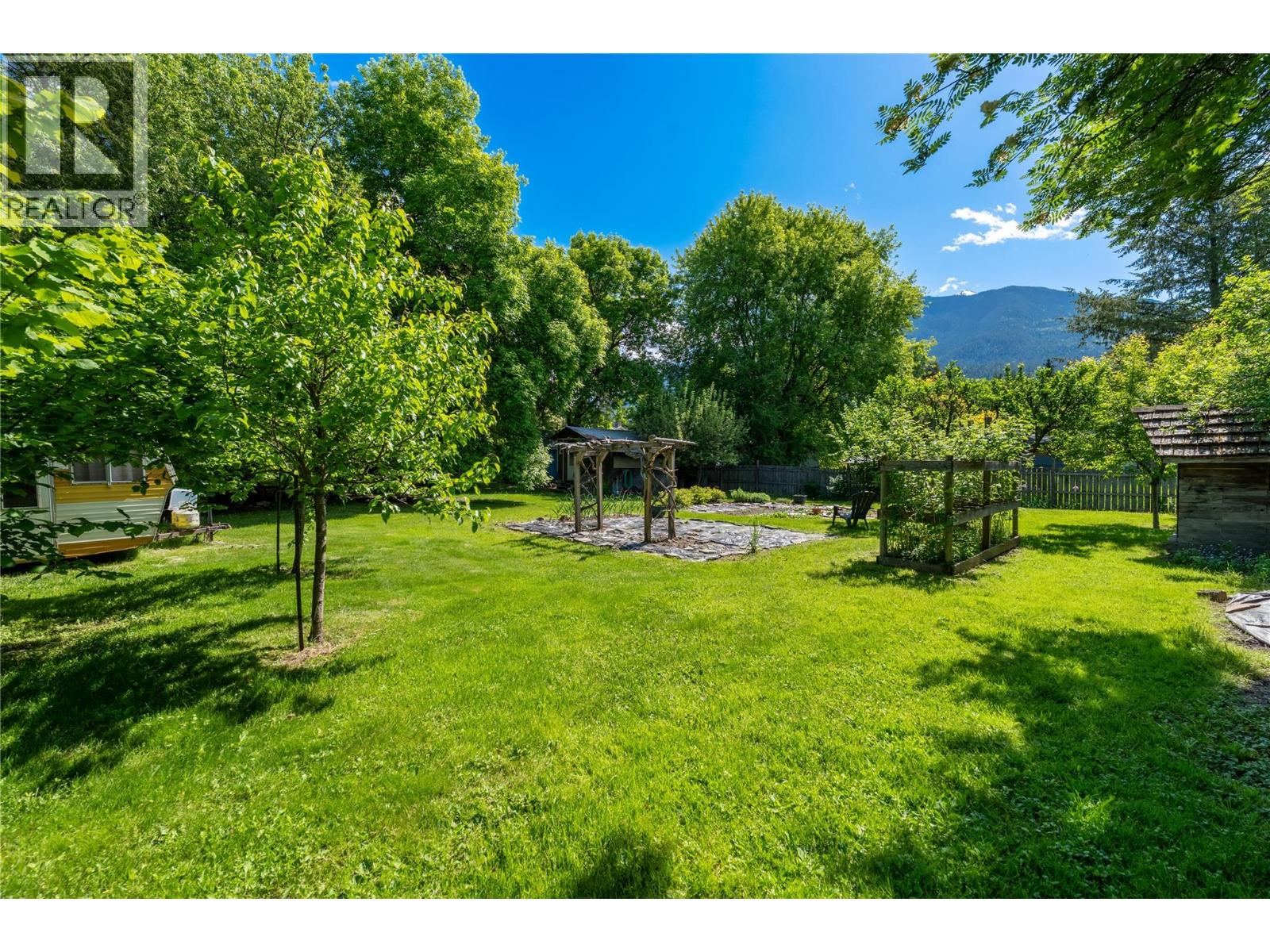 1105 Oscar Street, Revelstoke, British Columbia  V0E 2S0 - Photo 40 - 10388915
