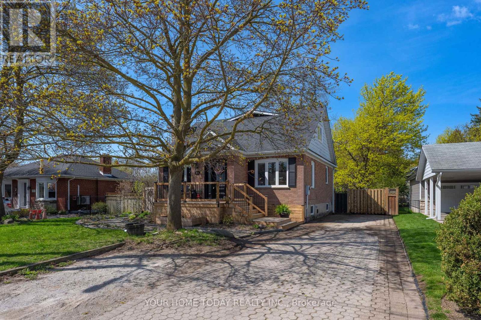20 Elgin Street, Halton Hills, Ontario  L7G 3M3 - Photo 4 - W13091556