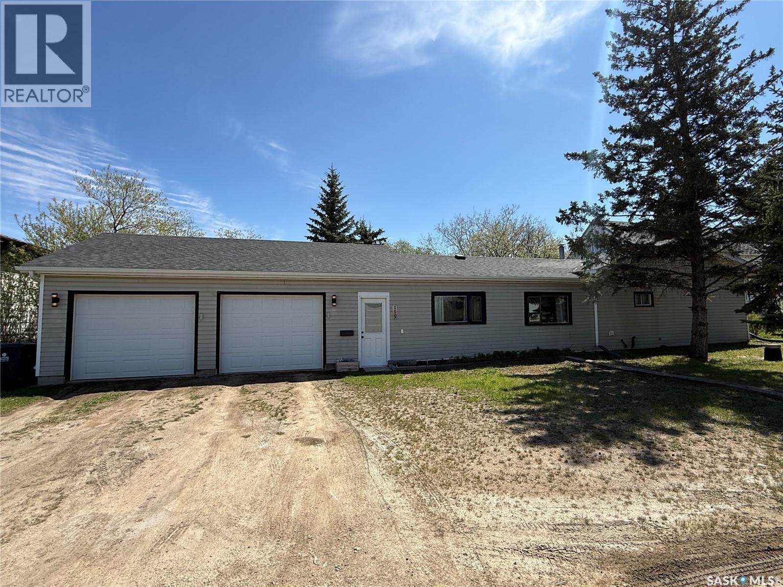 109 Windsor Avenue, Hague, Saskatchewan  S0K 1X0 - Photo 1 - SK037065
