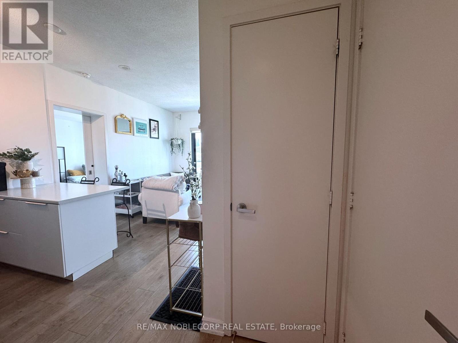 2107 - 159 Dundas Street E, Toronto, Ontario  M5B 0A9 - Photo 3 - C13176560