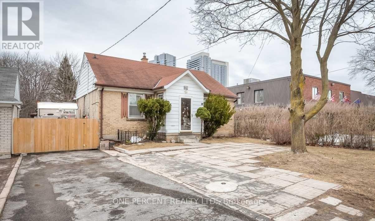 35 LAMONT AVENUE, Toronto, Ontario
