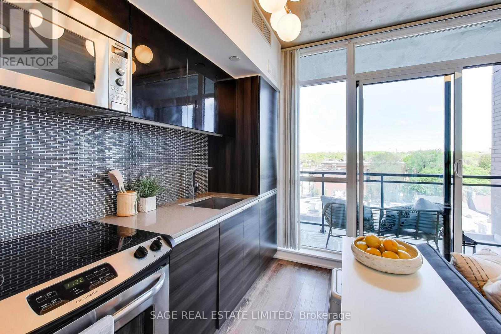 726 - 1190 Dundas Street E, Toronto, Ontario  M4M 0C5 - Photo 11 - E13176444