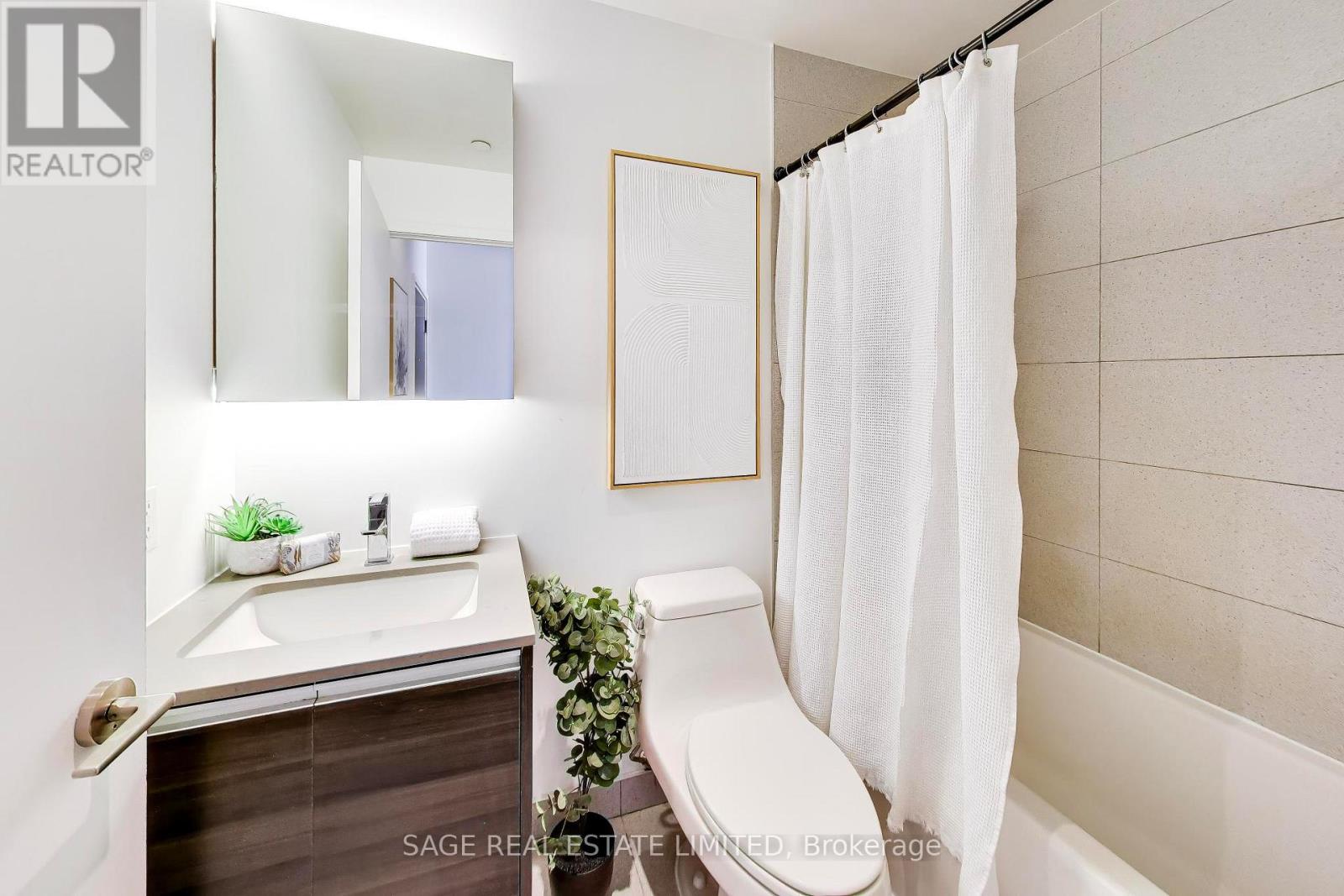 726 - 1190 Dundas Street E, Toronto, Ontario  M4M 0C5 - Photo 15 - E13176444