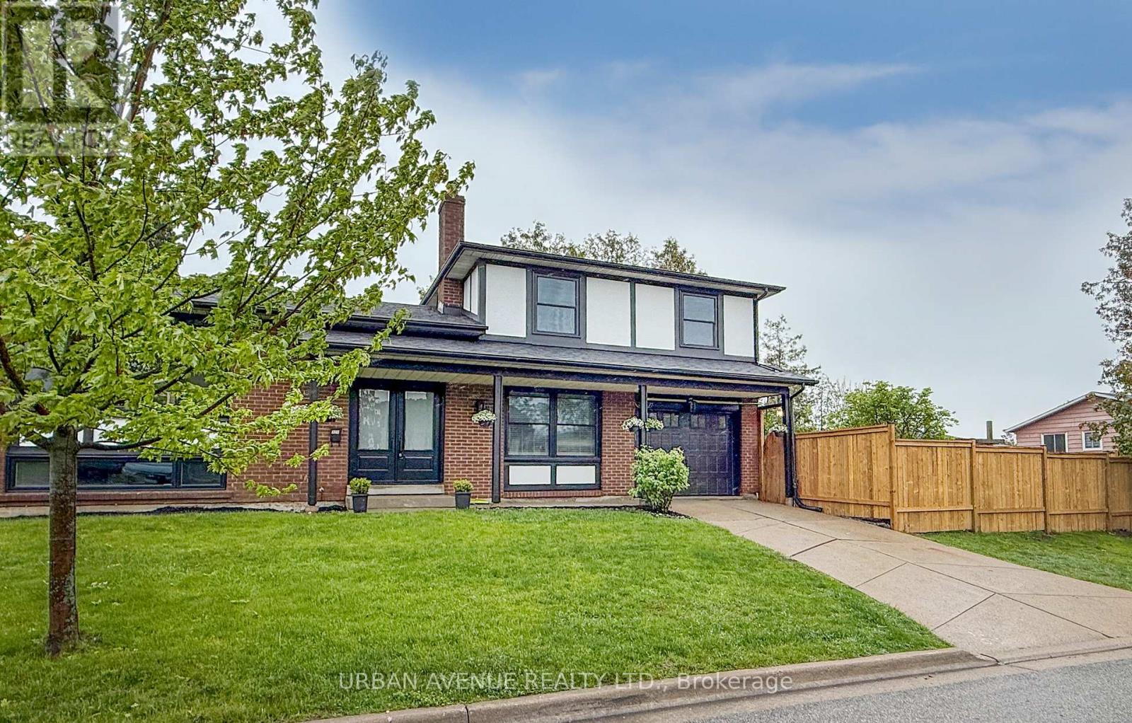 329 COOPER COURT, Oshawa, Ontario