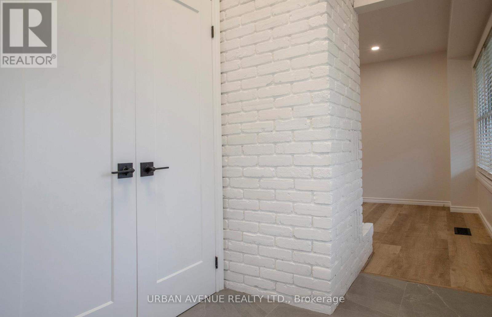 329 Cooper Court, Oshawa, Ontario  L1J 6V4 - Photo 4 - E13176556