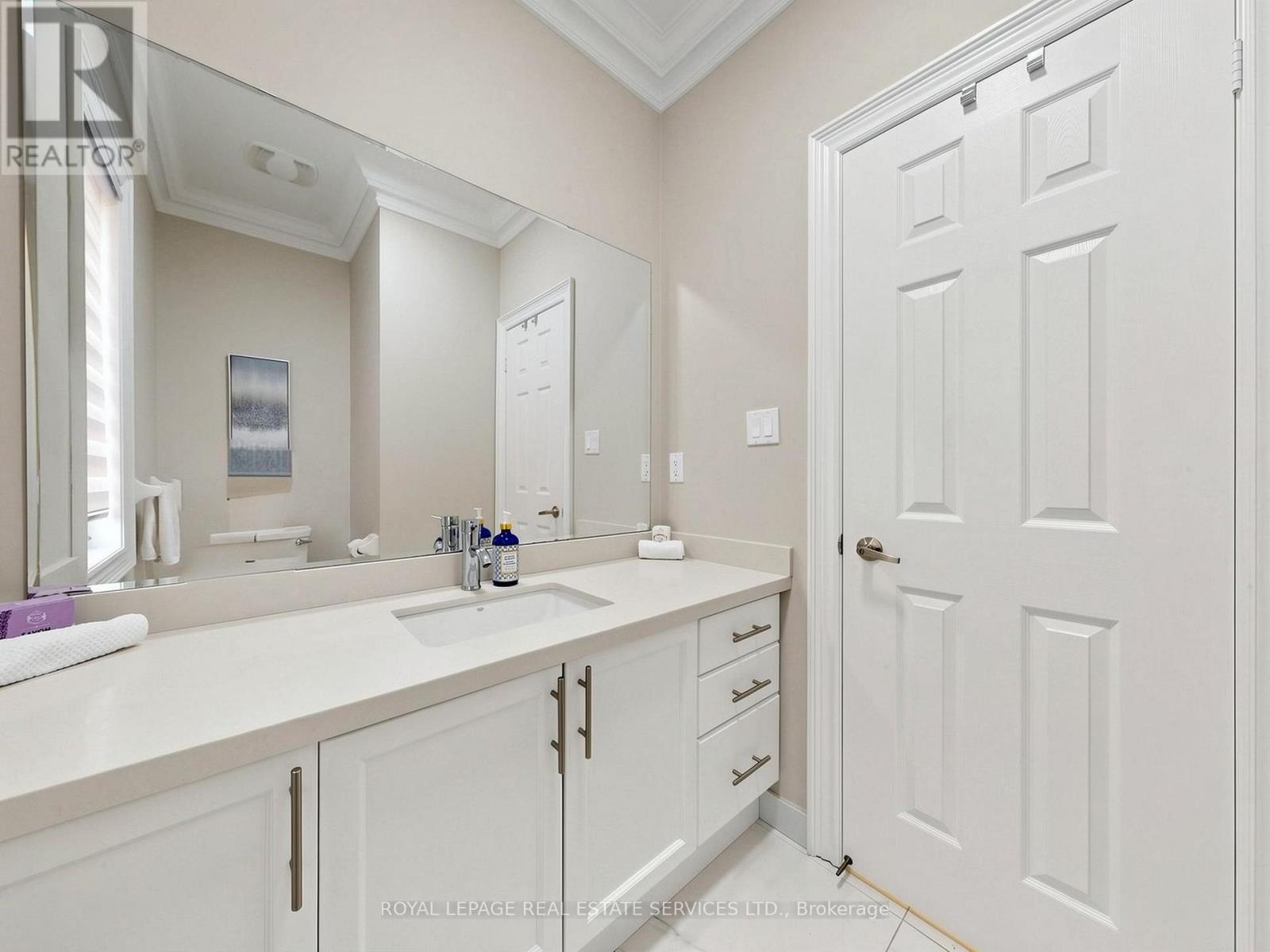 1158 Atkins Drive, Newmarket, Ontario  L3X 0A6 - Photo 18 - N13176384