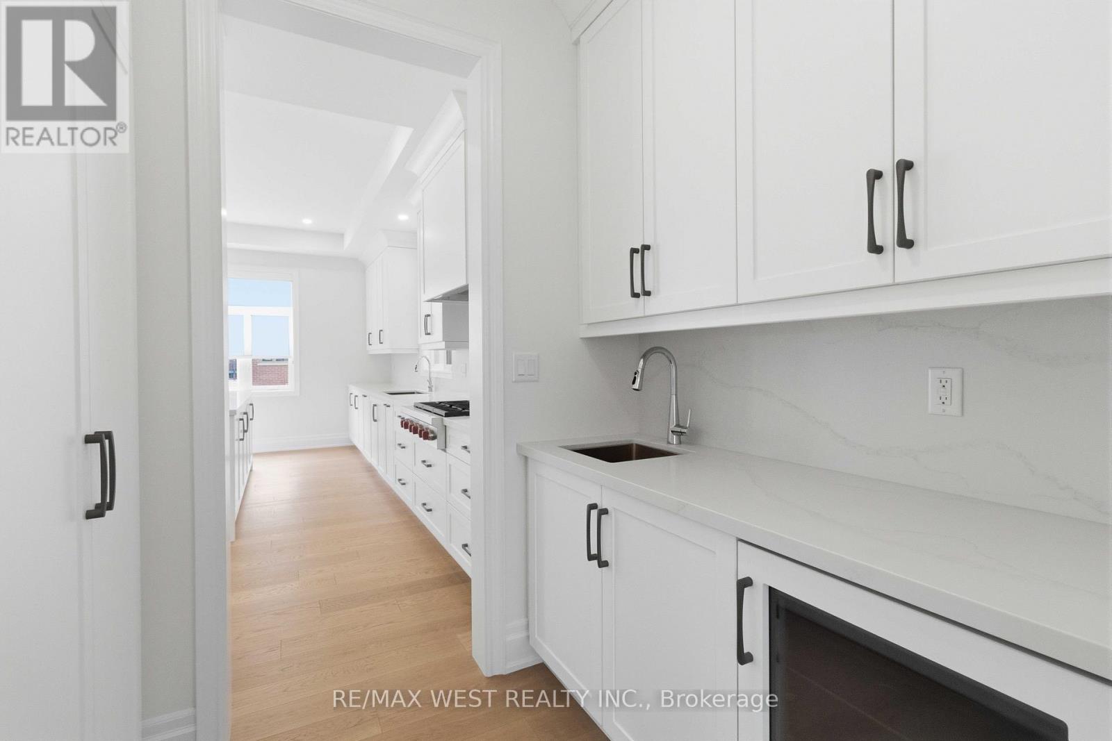 7 Saxby Farm Avenue, King, Ontario  L7B 1K5 - Photo 6 - N13176548