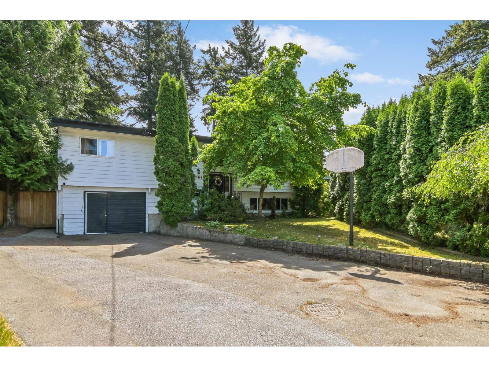 31868 Carlsrue Avenue, Abbotsford, British Columbia  V2T 2J6 - Photo 2 - R3127544
