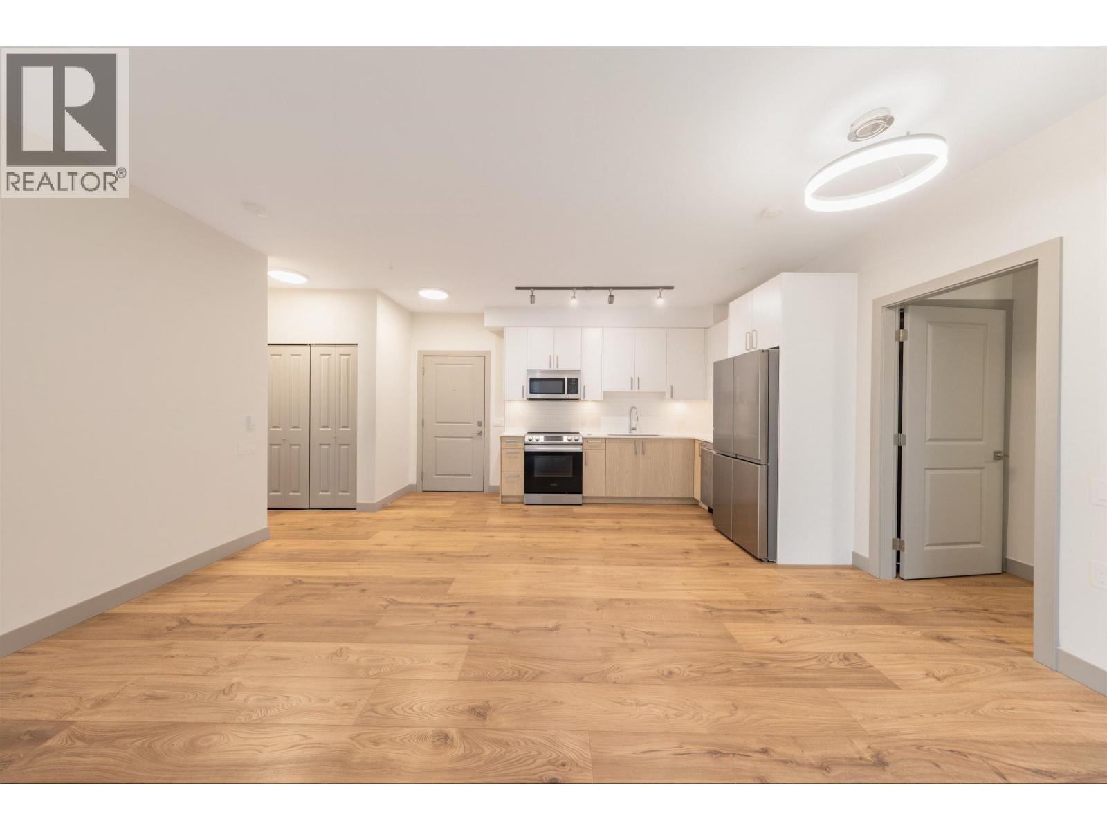208 6968 Royal Oak Avenue, Burnaby, British Columbia  V5J 4J2 - Photo 11 - R3127802