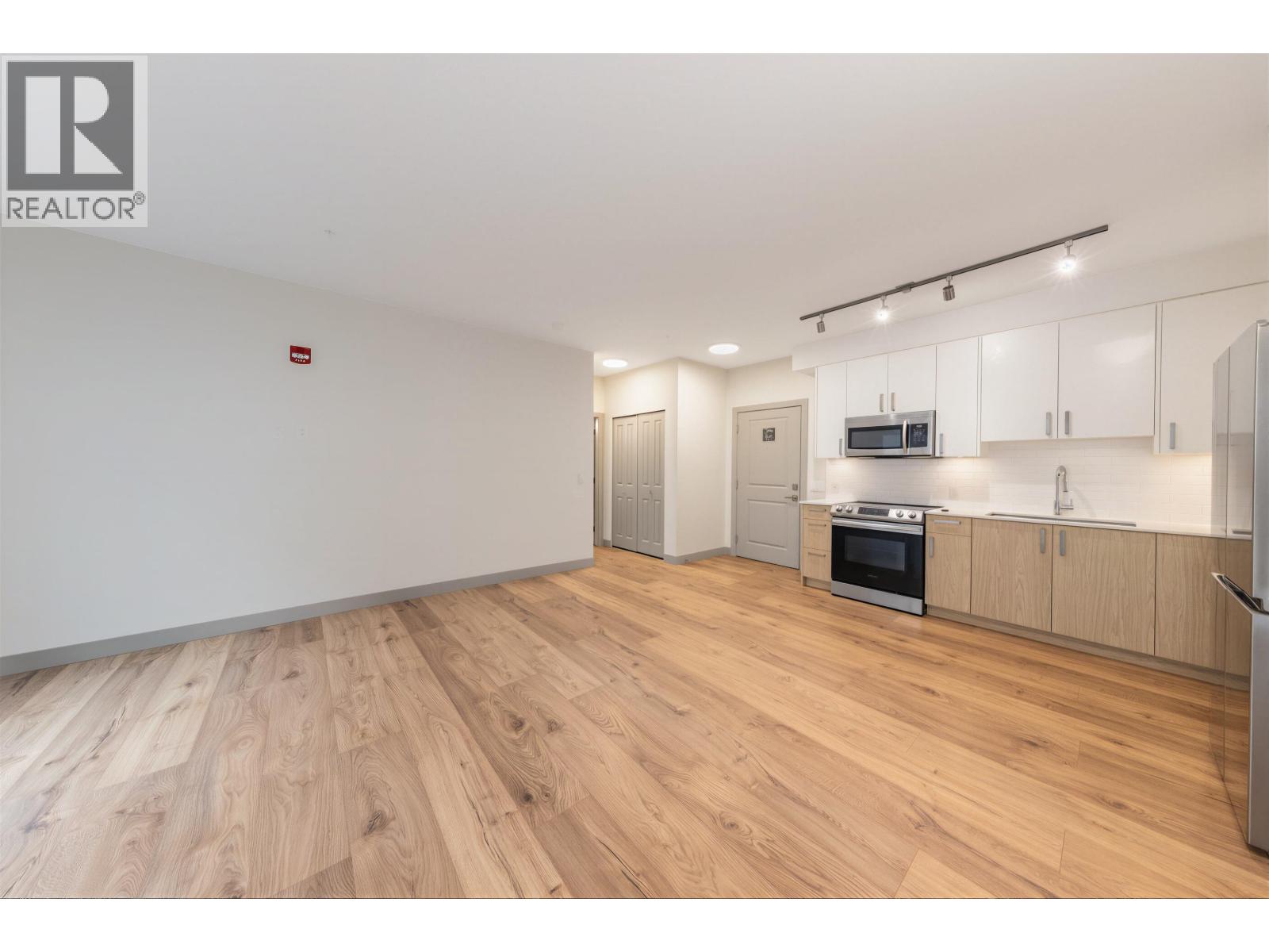 208 6968 Royal Oak Avenue, Burnaby, British Columbia  V5J 4J2 - Photo 12 - R3127802