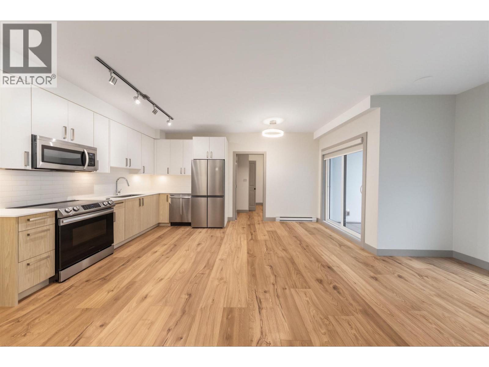 208 6968 Royal Oak Avenue, Burnaby, British Columbia  V5J 4J2 - Photo 9 - R3127802