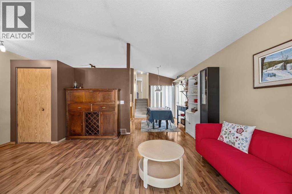 316 Coventry Close NE, Calgary, Alberta  T3K 4C5 - Photo 7 - A2306059
