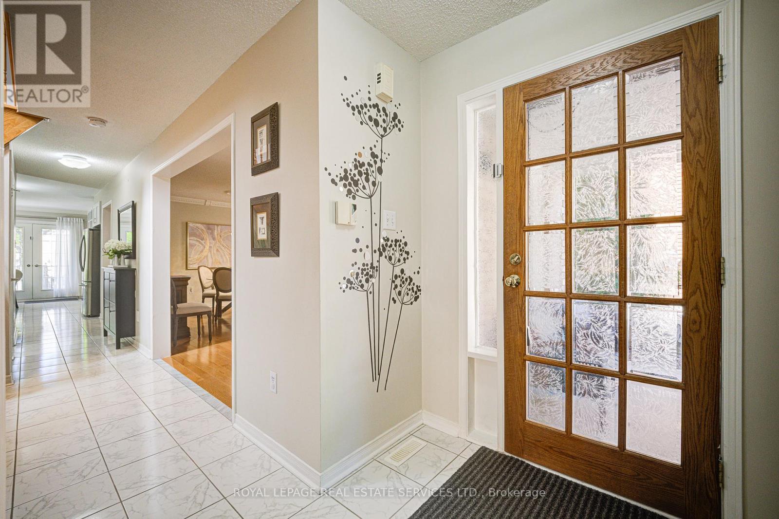 5726 Tayside Crescent, Mississauga, Ontario  L5M 5J4 - Photo 3 - W13174326