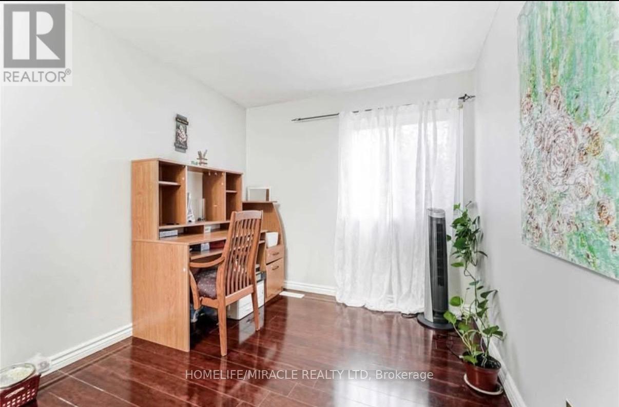 22 Sandringham Court, Brampton, Ontario  L6T 3Z3 - Photo 7 - W13176618