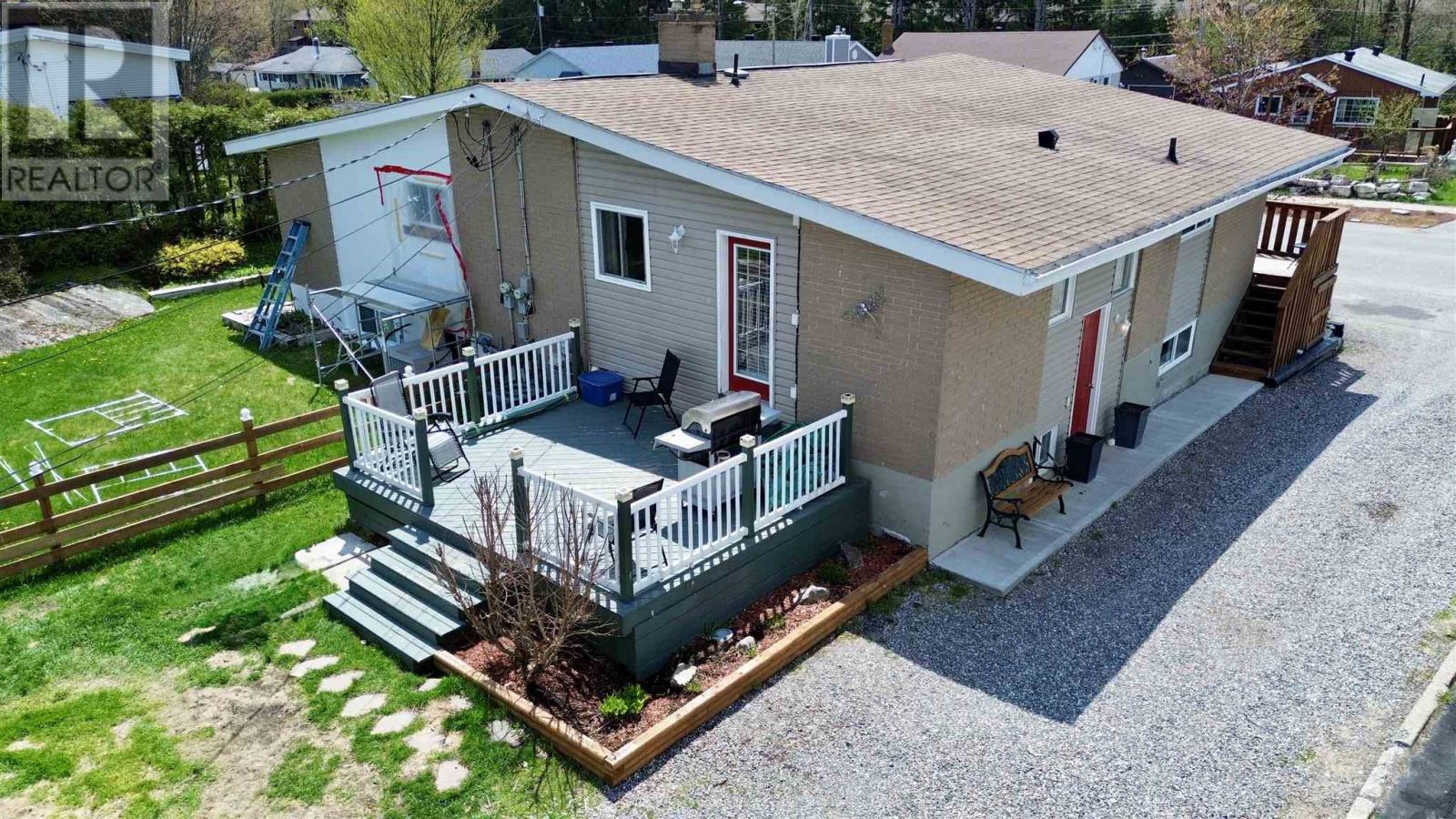 82b Axmith Ave, Elliot Lake, Ontario  P5A 1B8 - Photo 3 - SM261187