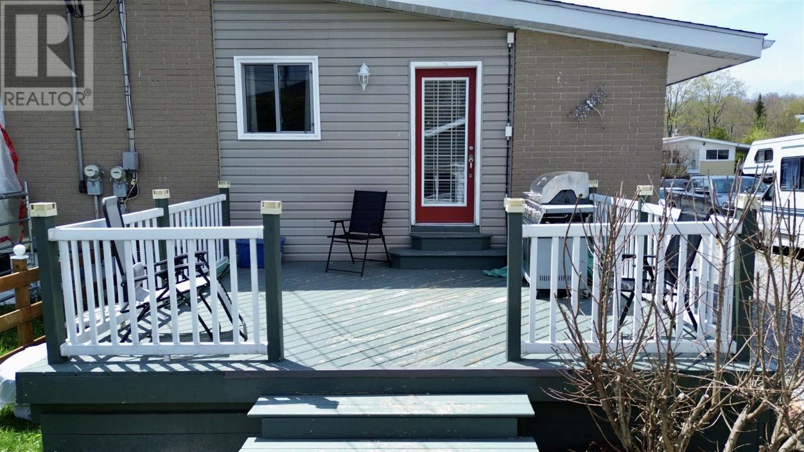 82b Axmith Ave, Elliot Lake, Ontario  P5A 1B8 - Photo 7 - SM261187