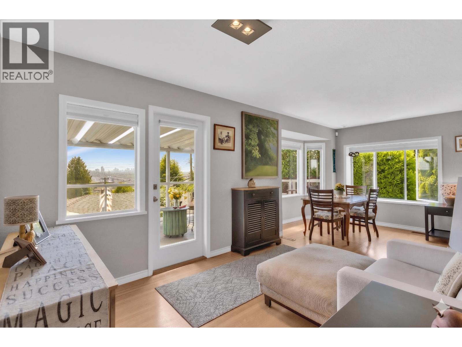 901 Calverhall Street, North Vancouver, British Columbia  V7L 1Y1 - Photo 10 - R3127473