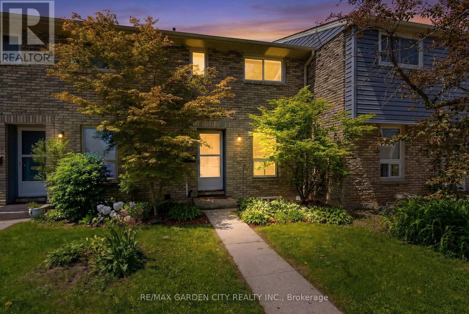 32 - 75 Ventura Drive, St. Catharines, Ontario  L2R 7J7 - Photo 1 - X13176698