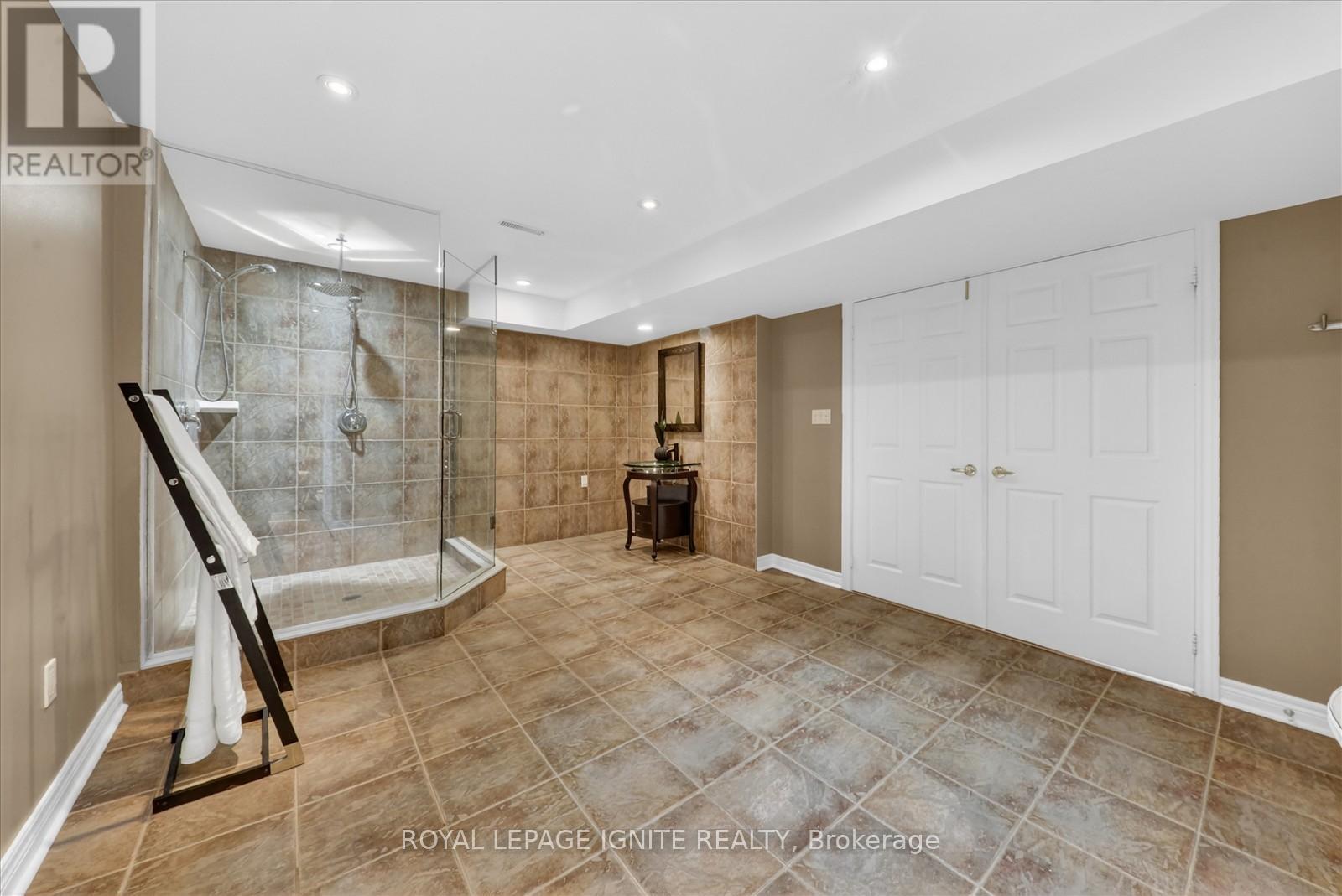 885 Baylawn Drive, Pickering, Ontario  L1X 2N7 - Photo 38 - E13176392