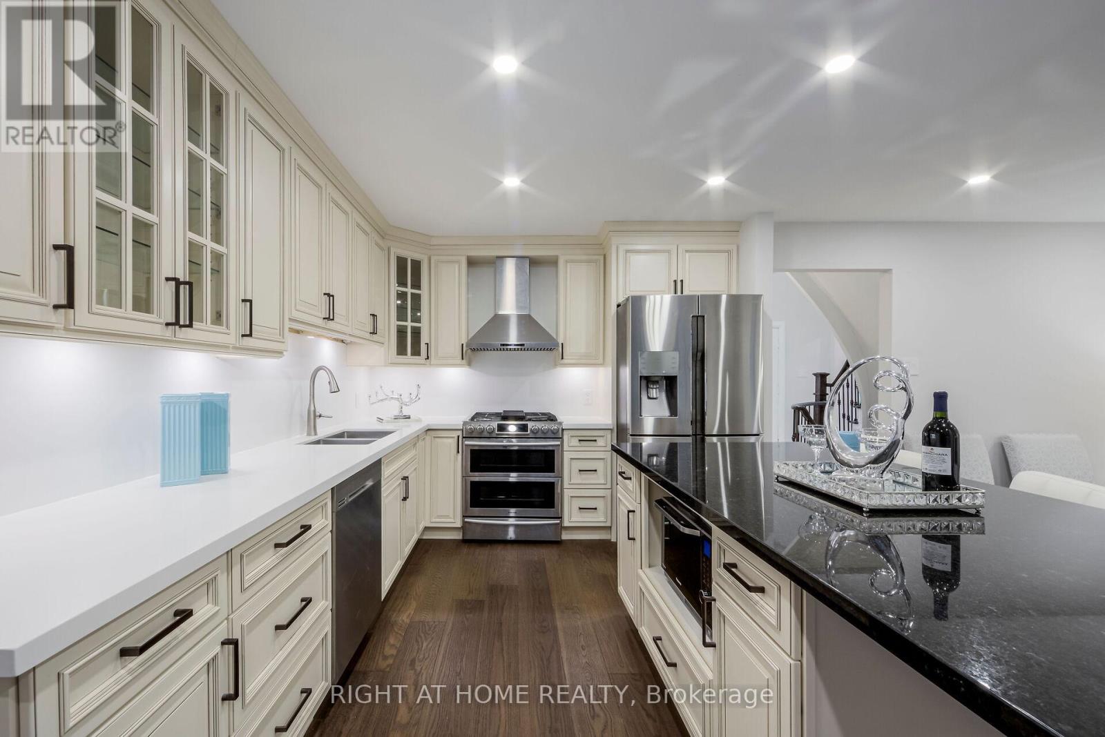 1 Tiffany Gate, Richmond Hill, Ontario  L4C 6W7 - Photo 12 - N13172818