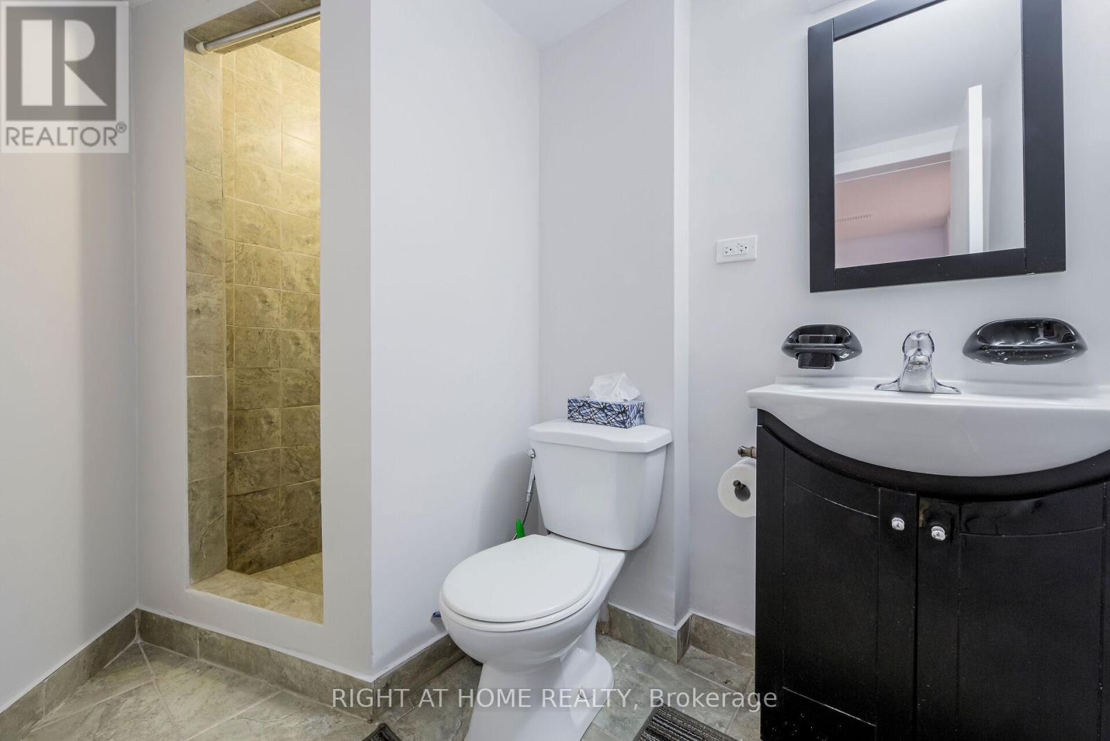 1 Tiffany Gate, Richmond Hill, Ontario  L4C 6W7 - Photo 43 - N13172818