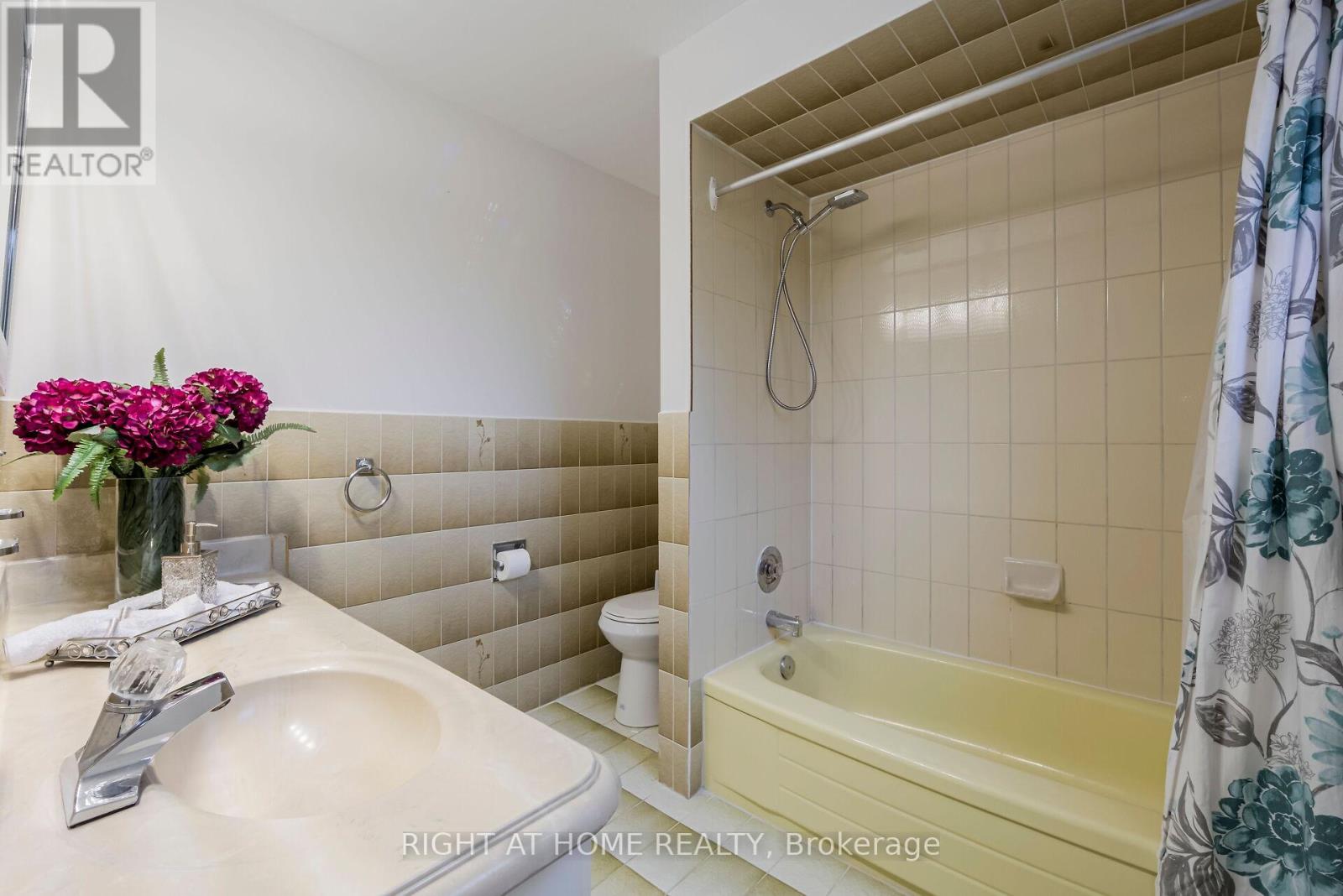 1 Tiffany Gate, Richmond Hill, Ontario  L4C 6W7 - Photo 25 - N13172818