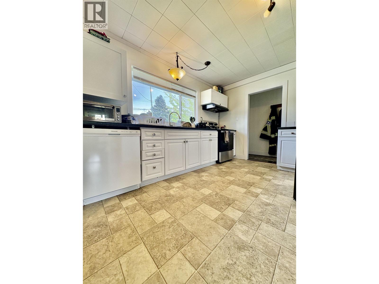 94 Kechika Street, Kitimat, British Columbia  V8C 1Y8 - Photo 3 - R3126585