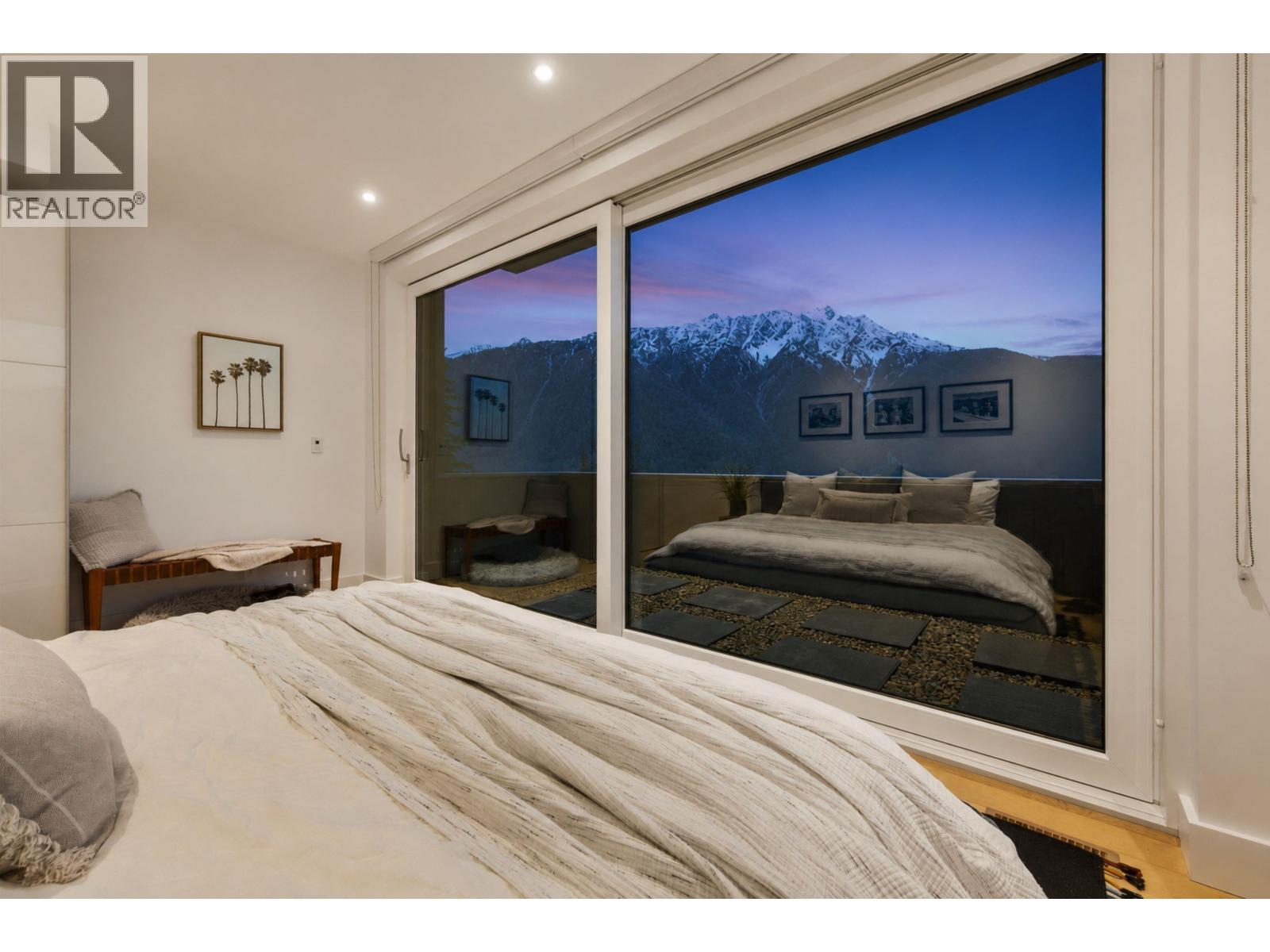 1704 Sugarloaf Place, Pemberton, British Columbia  V0N 2L3 - Photo 13 - R3128143