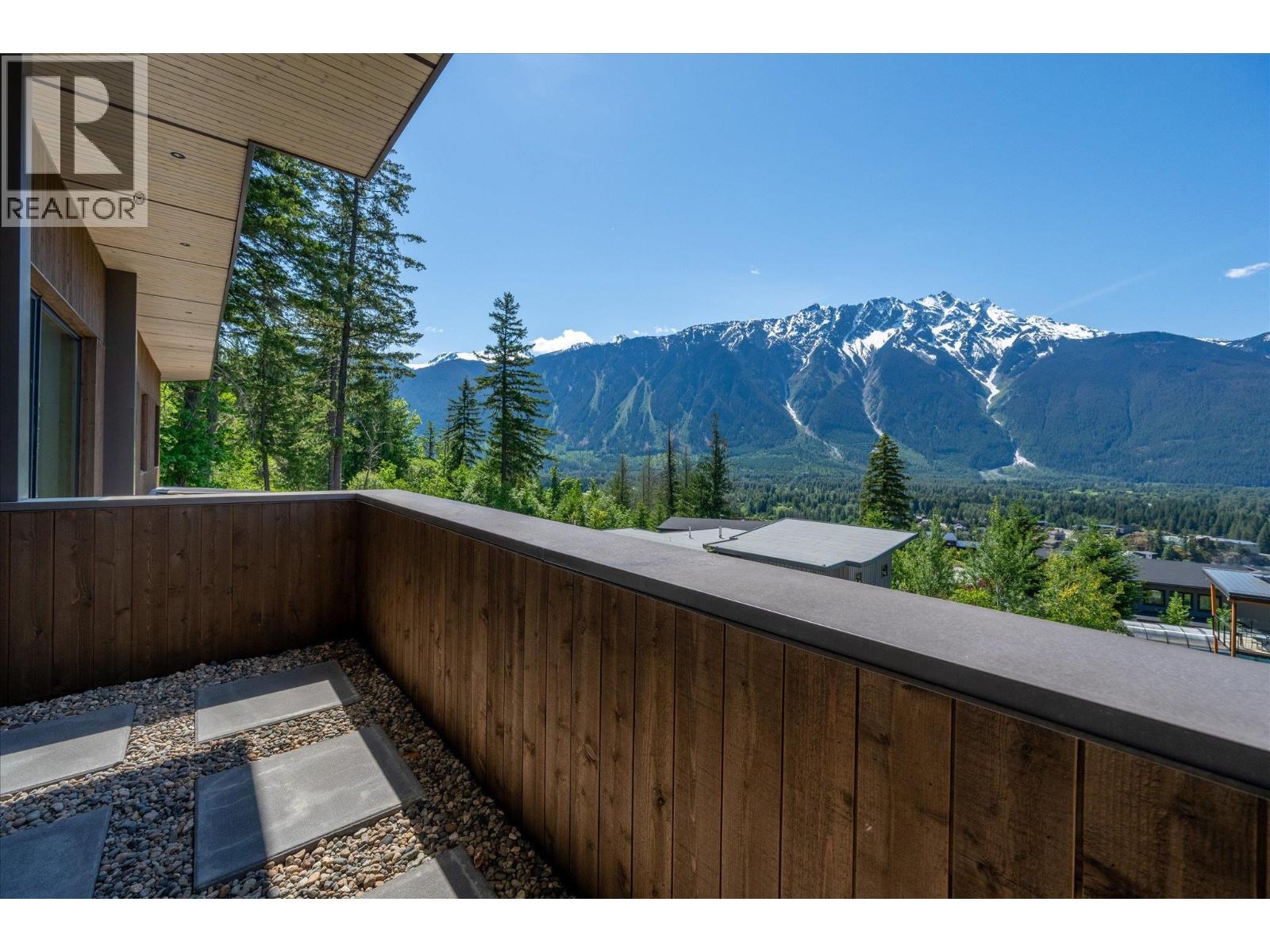 1704 Sugarloaf Place, Pemberton, British Columbia  V0N 2L3 - Photo 14 - R3128143