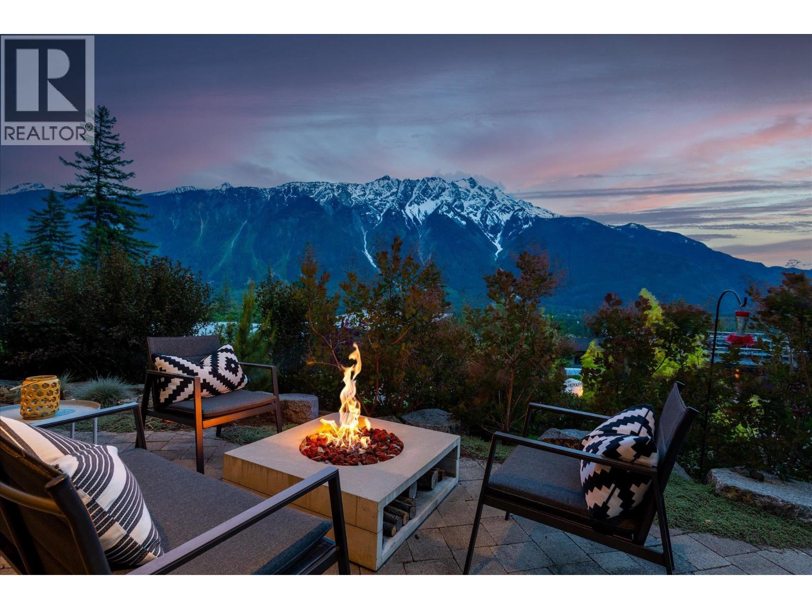 1704 Sugarloaf Place, Pemberton, British Columbia  V0N 2L3 - Photo 3 - R3128143