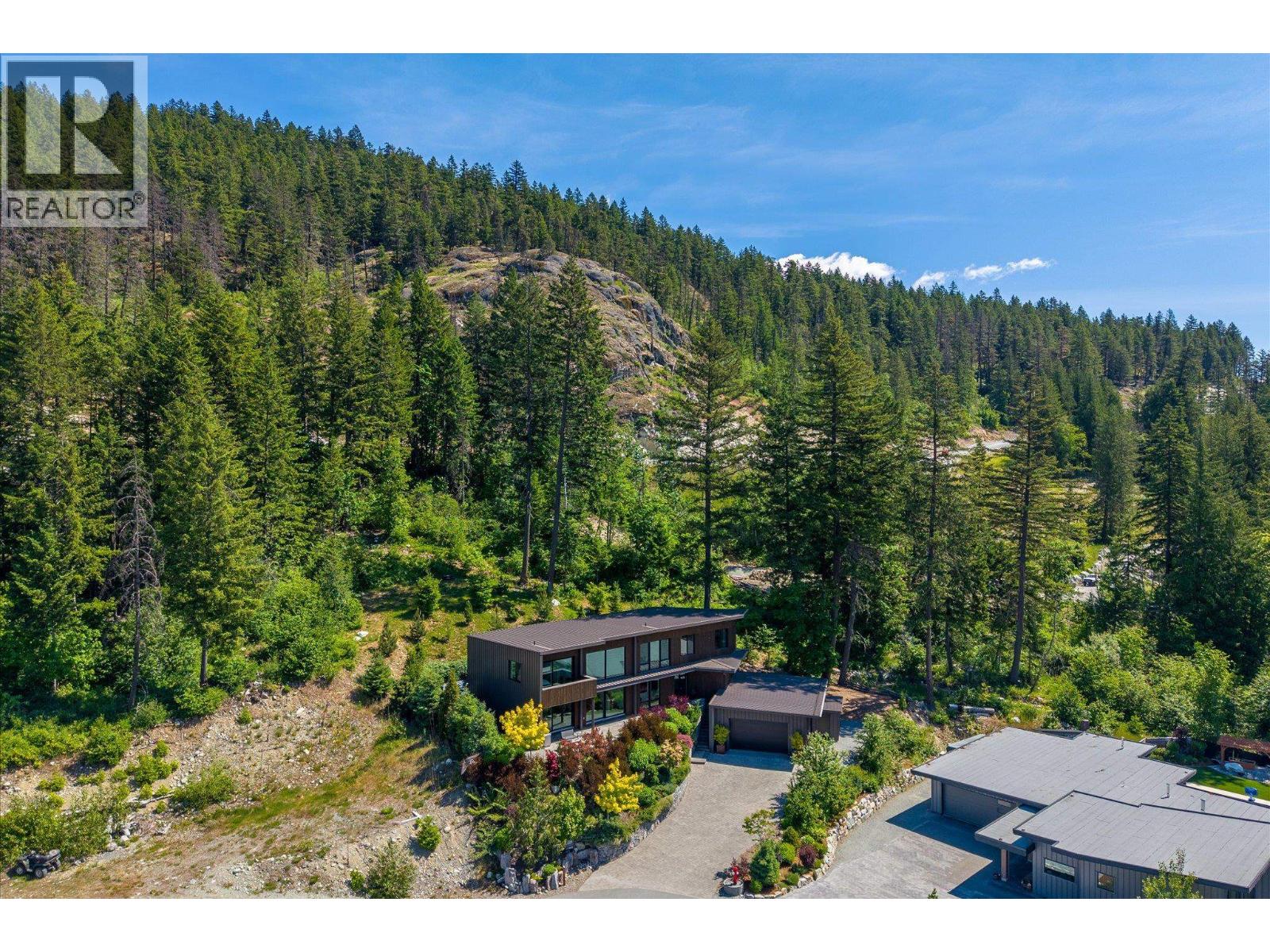 1704 Sugarloaf Place, Pemberton, British Columbia  V0N 2L3 - Photo 4 - R3128143
