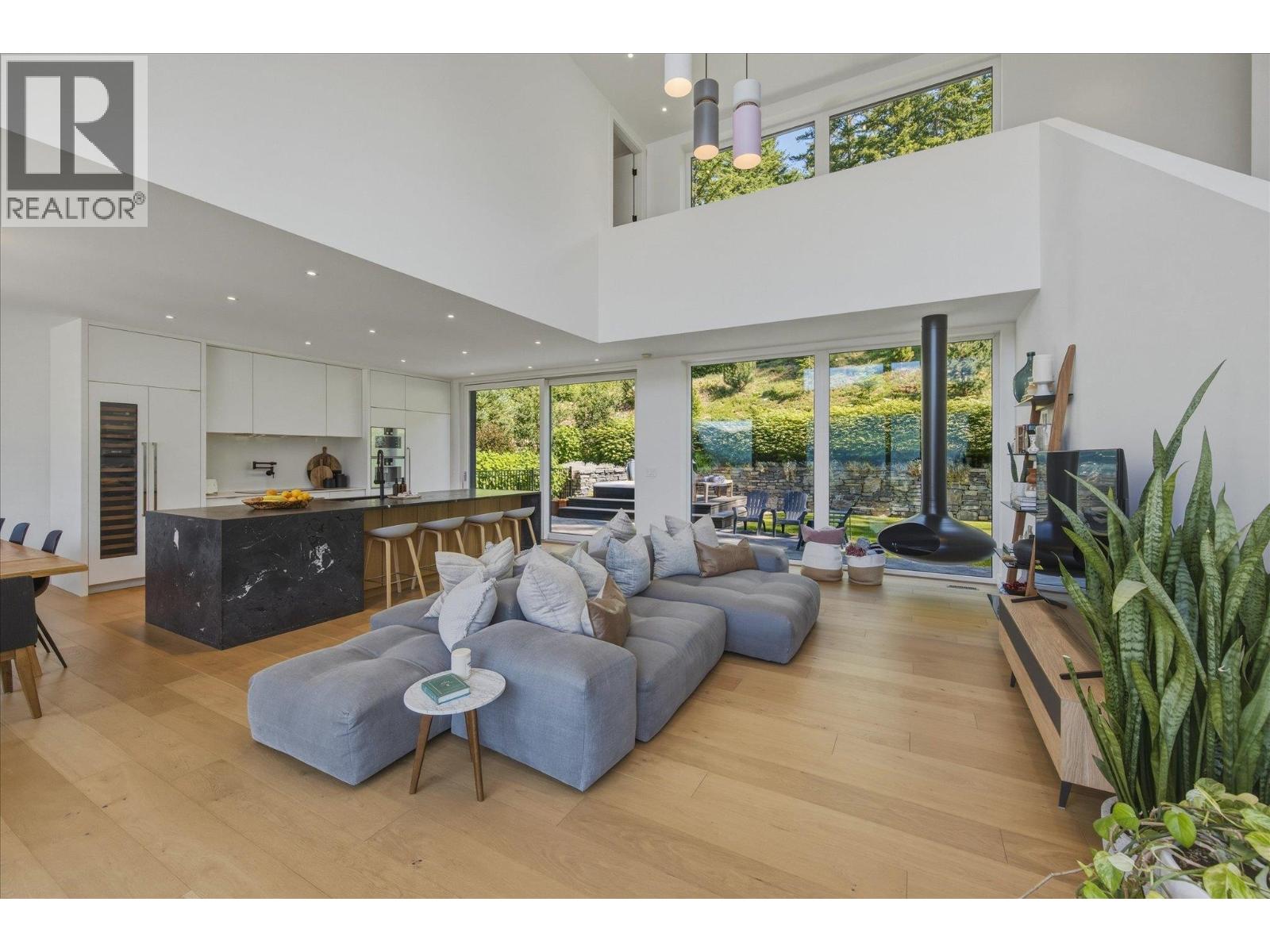 1704 Sugarloaf Place, Pemberton, British Columbia  V0N 2L3 - Photo 6 - R3128143