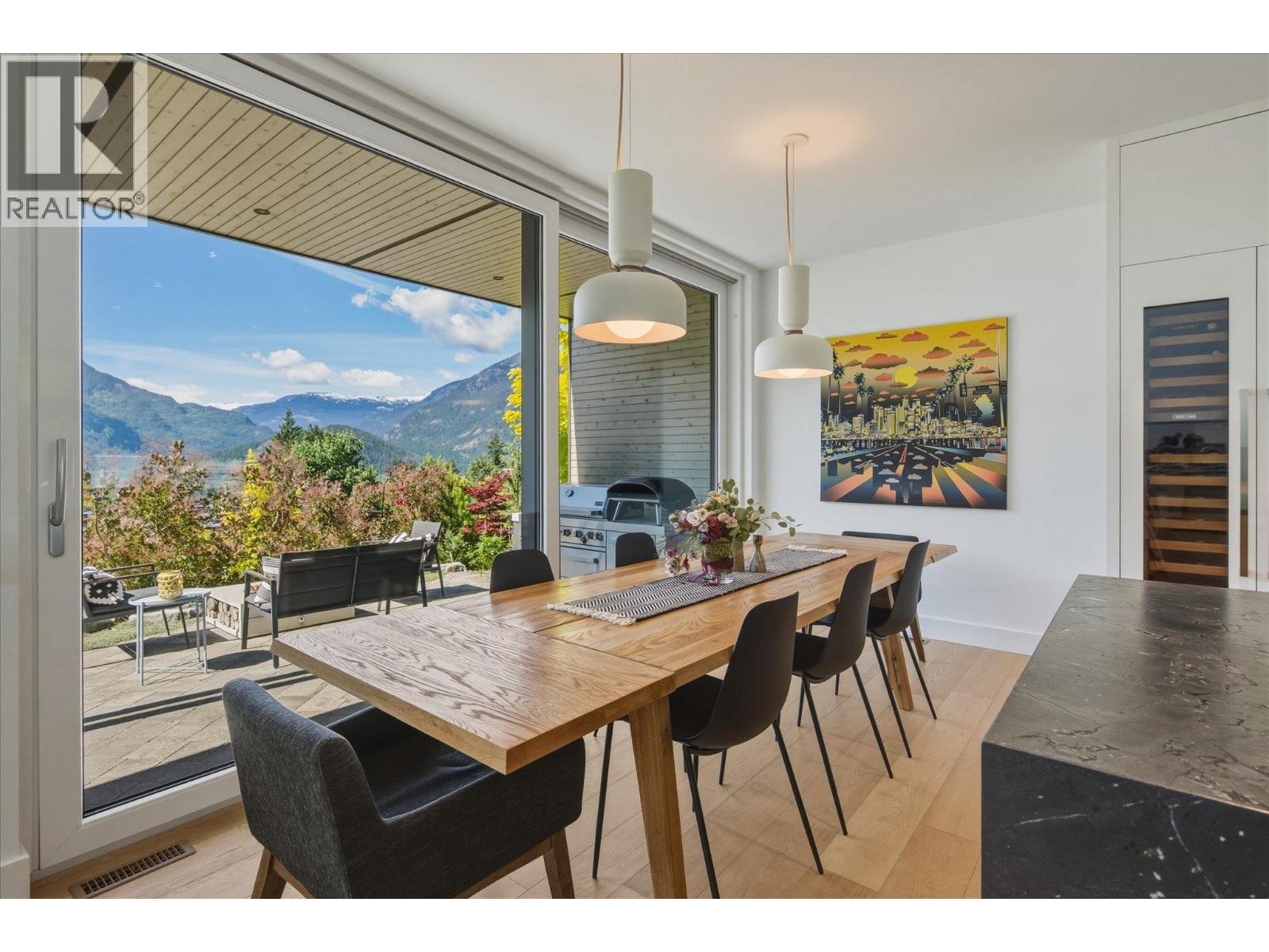 1704 Sugarloaf Place, Pemberton, British Columbia  V0N 2L3 - Photo 9 - R3128143