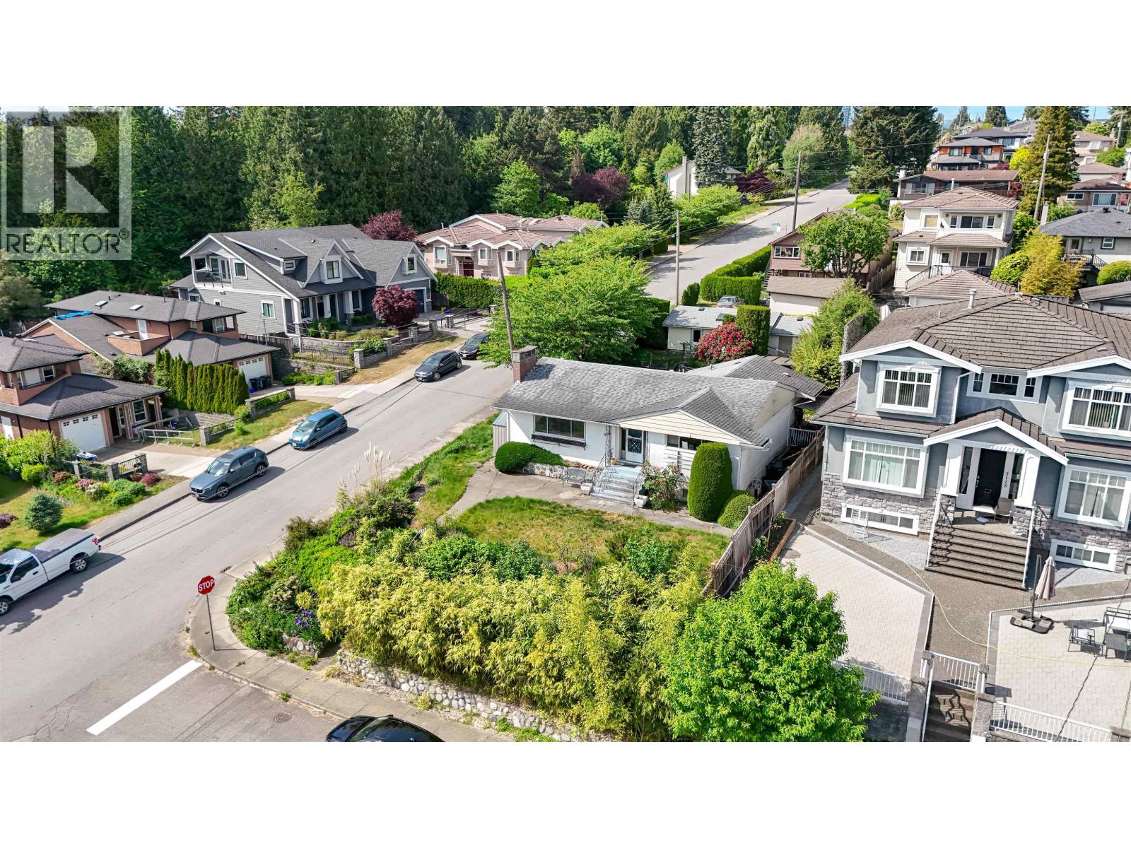 5105 Mckee Street, Burnaby, British Columbia  V5J 2T5 - Photo 3 - R3128156